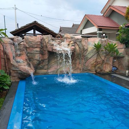Roemahkoe Holidayhome ملقا المظهر الخارجي الصورة