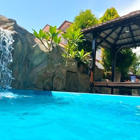 Roemahkoe Holidayhome ملقا المظهر الخارجي الصورة