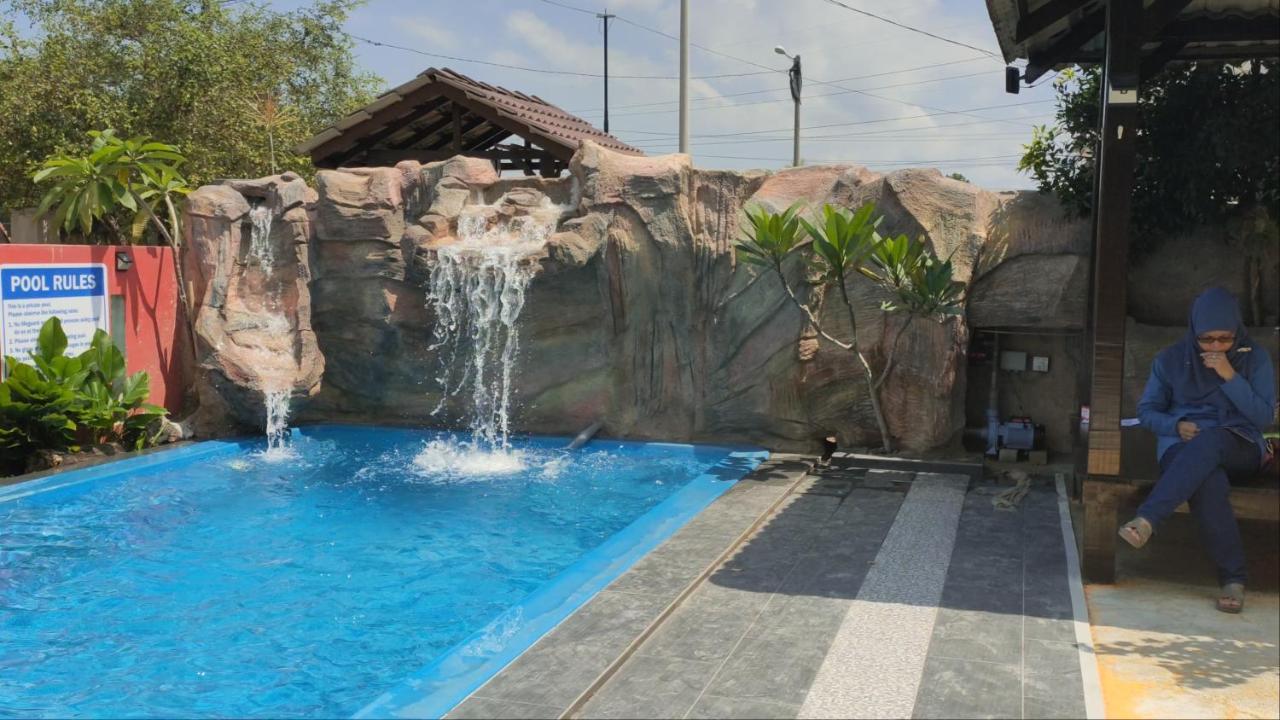 Roemahkoe Holidayhome ملقا المظهر الخارجي الصورة