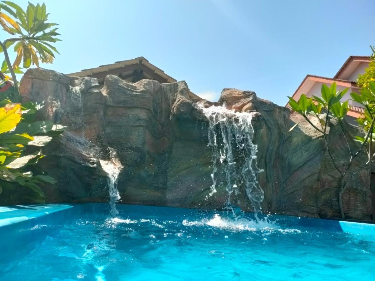 Roemahkoe Holidayhome ملقا المظهر الخارجي الصورة