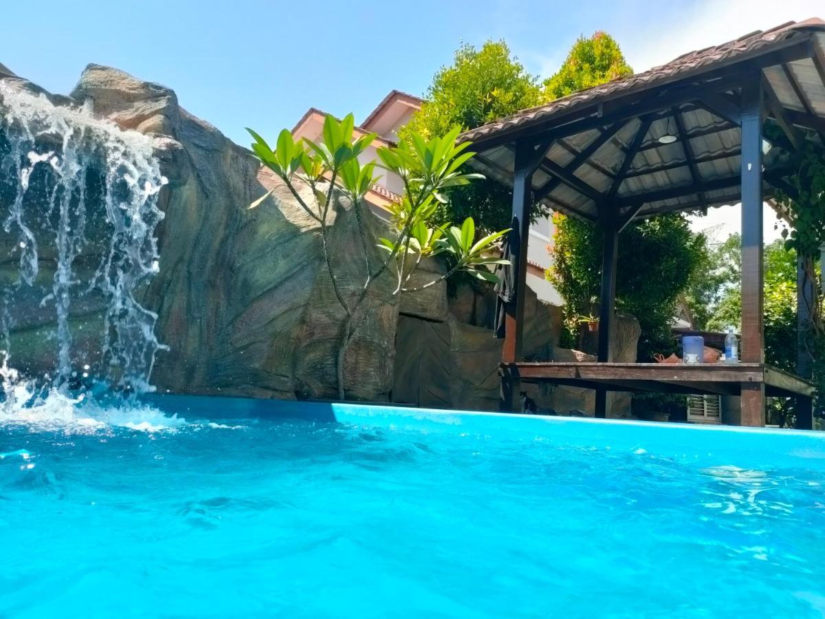 Roemahkoe Holidayhome ملقا المظهر الخارجي الصورة