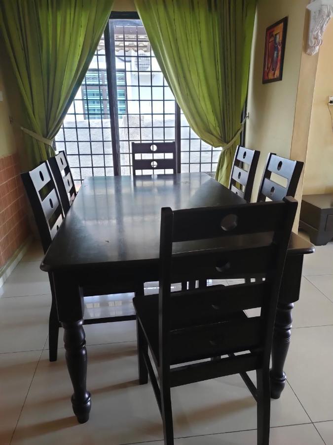 Roemahkoe Holidayhome ملقا المظهر الخارجي الصورة