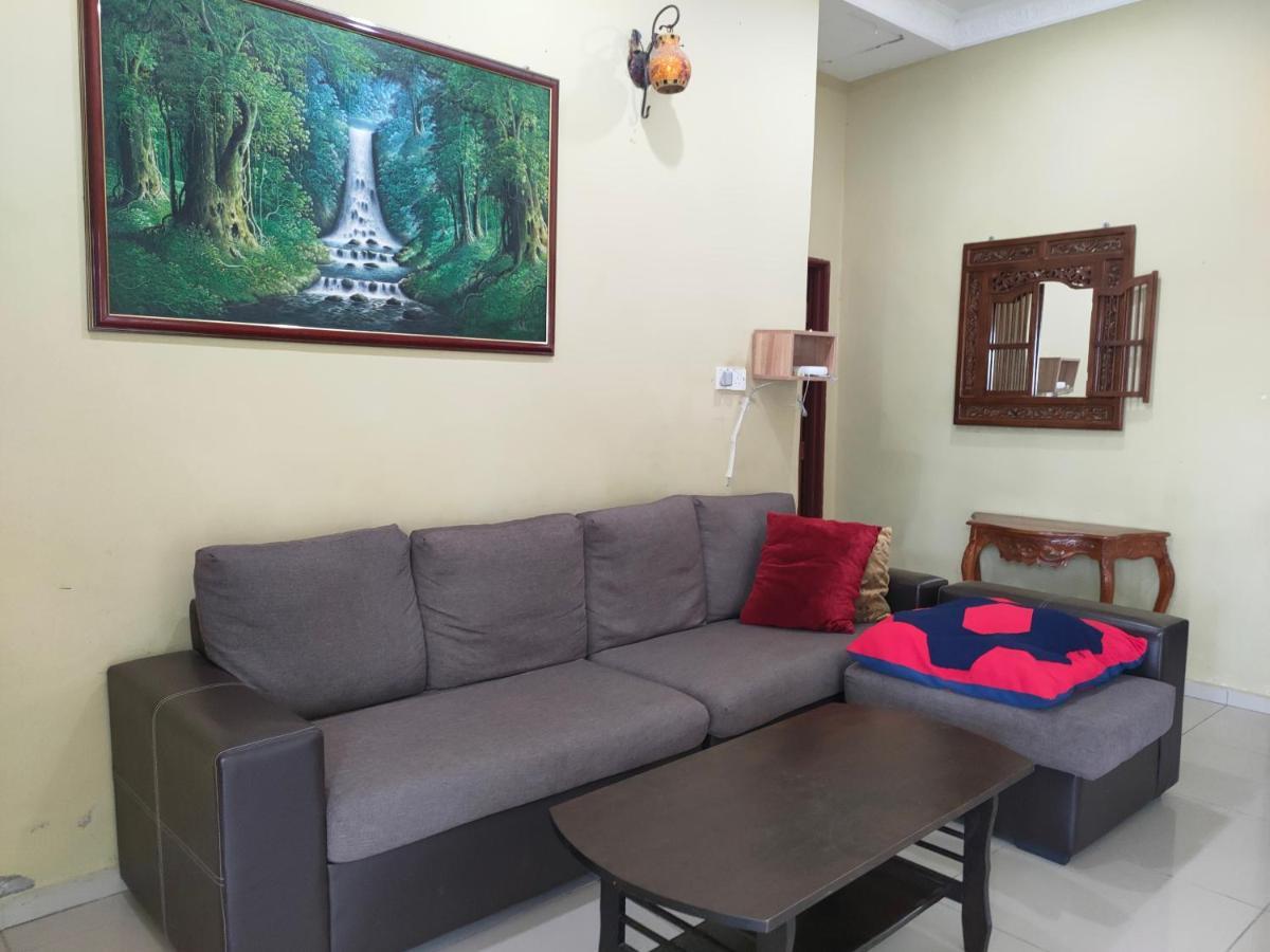Roemahkoe Holidayhome ملقا المظهر الخارجي الصورة