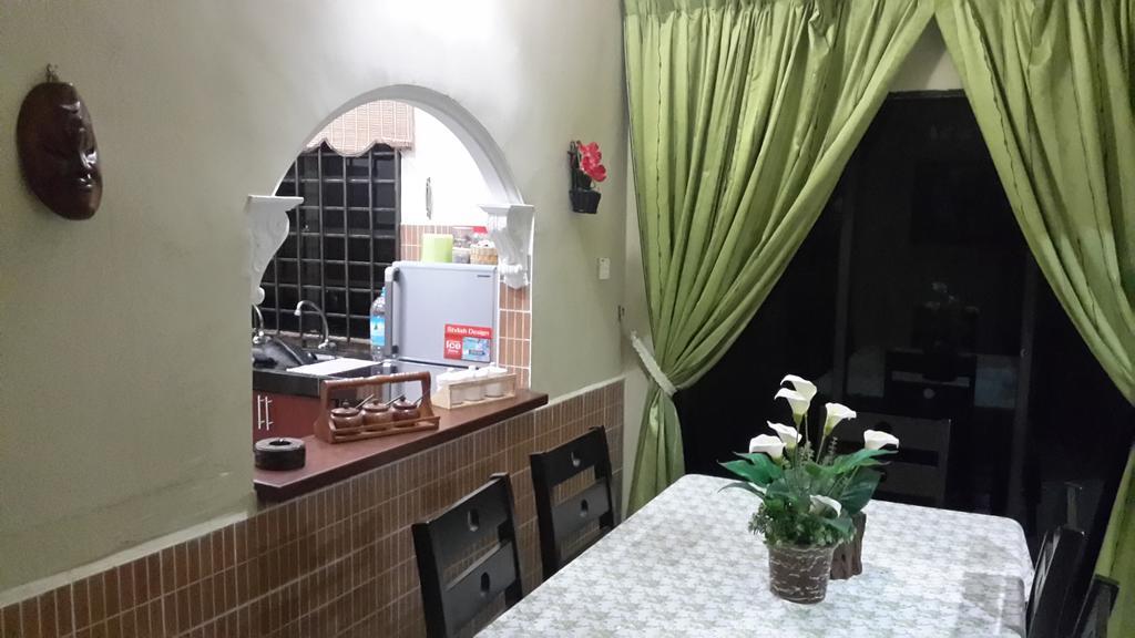 Roemahkoe Holidayhome ملقا المظهر الخارجي الصورة